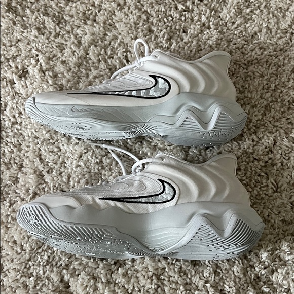 Adult Nike Basketball Shoes - Picture 3 of 7